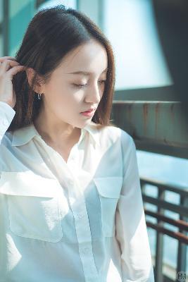 他的巨物撑开她的花缝的导演是谁